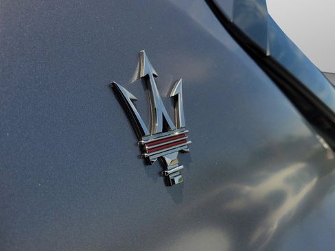 Used 2025 Maserati Grecale Trofeo AWD/4WD image 31