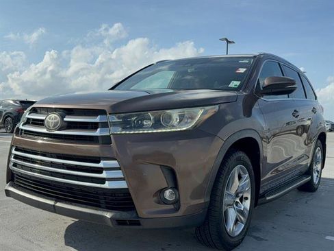 Used 2019 Toyota Highlander Limited image 3
