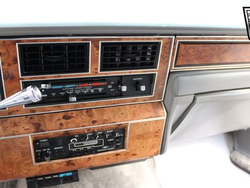 Used 1986 Lincoln Town Car image 10