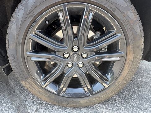 Used 2024 Ford Edge ST-Line image 18