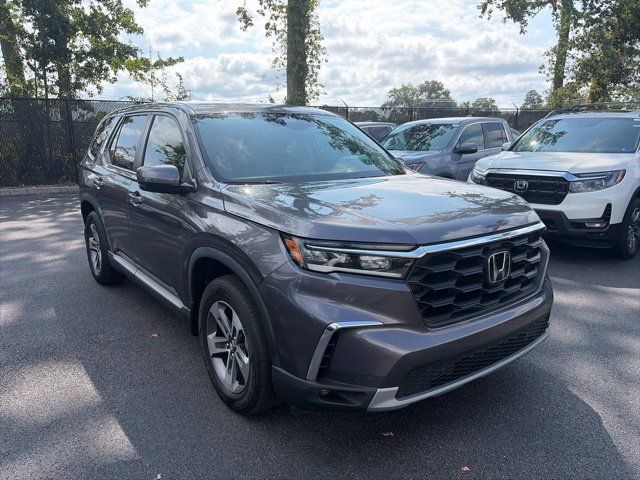 Used 2025 Honda Pilot EX-L image 4