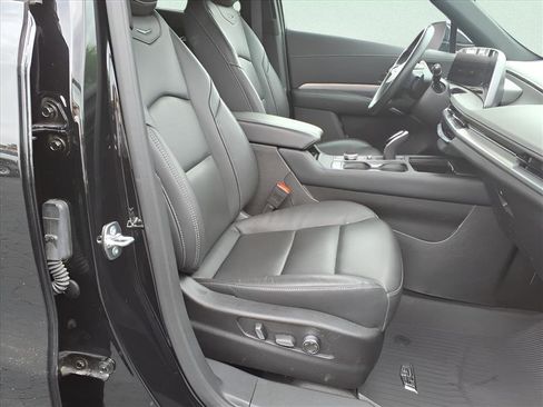 Used 2025 Cadillac XT4 Premium Luxury AWD/4WD image 10