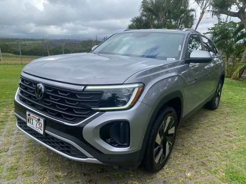 Used 2024 Volkswagen Atlas Cross Sport SE image 3