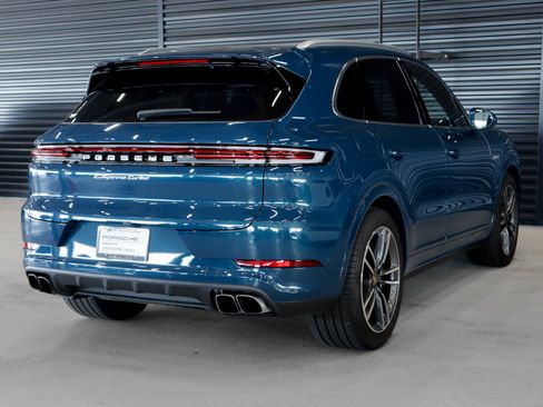 Used 2024 Porsche Cayenne Turbo AWD/4WD image 12