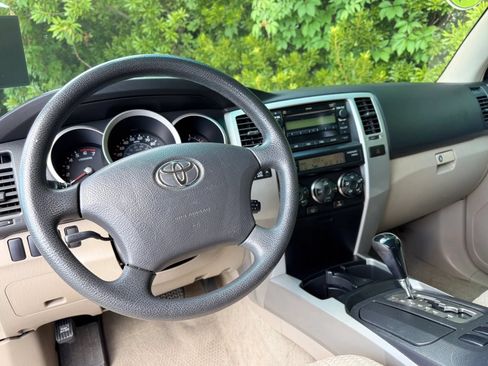 Used 2006 Toyota 4Runner SR5 RWD image 44
