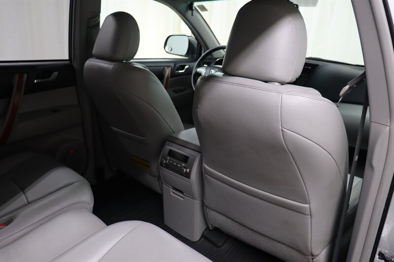 Used 2010 Toyota Highlander Limited AWD/4WD image 23