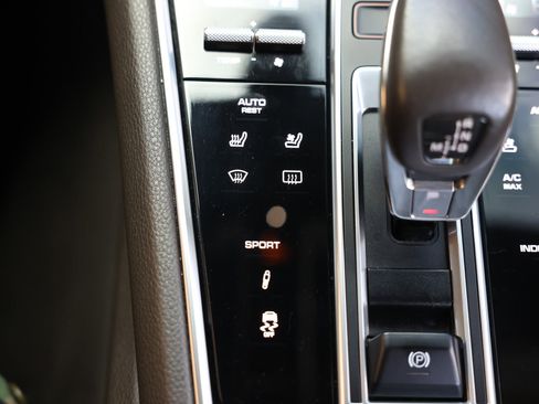 Used 2018 Porsche Panamera 4 image 39