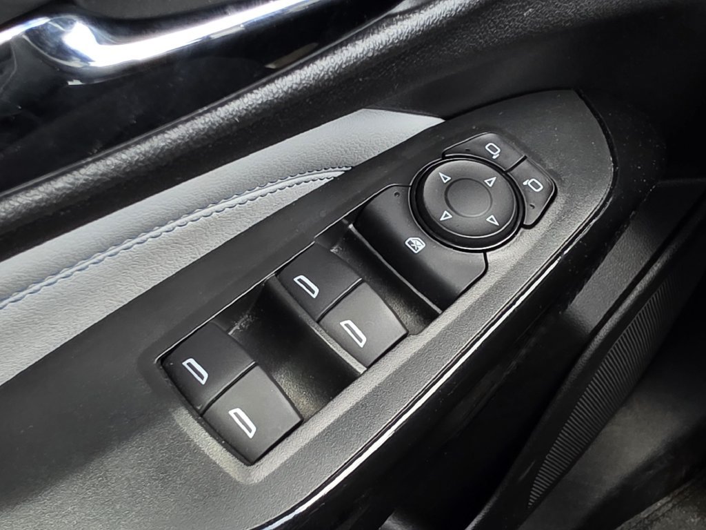 Used 2025 Chevrolet Trax LT FWD image 25
