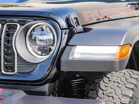 Used 2025 Jeep Wrangler Unlimited Rubicon AWD/4WD image 4