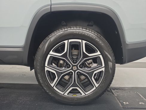 Used 2025 Rivian R1S Adventure Dual AWD/4WD image 10