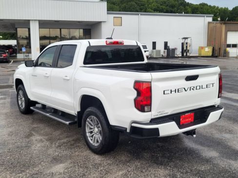 Used 2024 Chevrolet Colorado LT RWD image 3