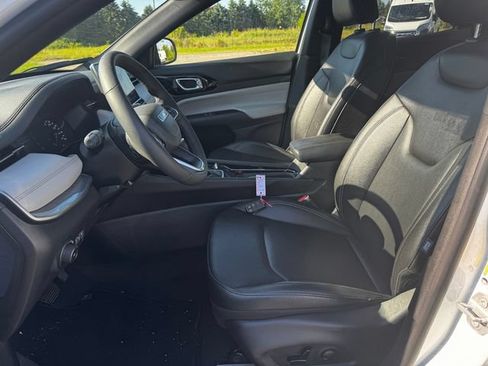 Certified 2025 Jeep Compass Limited AWD/4WD image 21