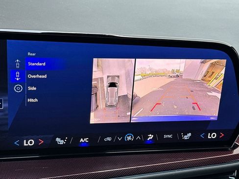 Used 2024 Chevrolet Traverse Z71 image 24