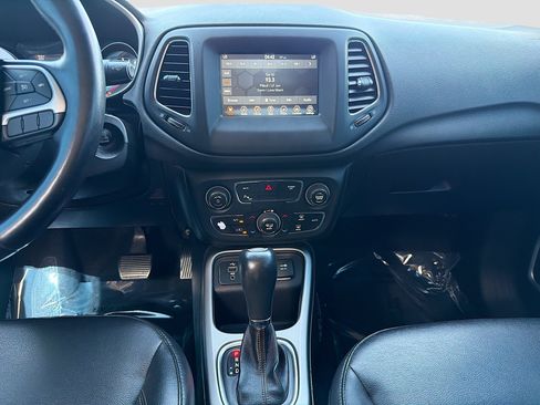 Used 2018 Jeep Compass Latitude w/ Popular Equipment Group FWD image 18