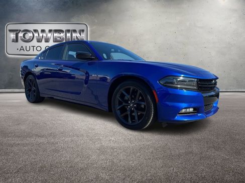 Used 2022 Dodge Charger SXT w/ Blacktop Package RWD image 3