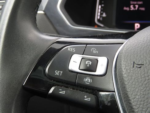 Used 2020 Volkswagen Tiguan SEL AWD/4WD image 22