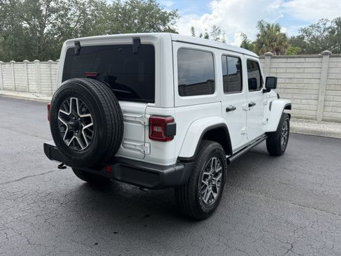 Used 2025 Jeep Wrangler Unlimited Sahara w/ Safety Group AWD/4WD image 6