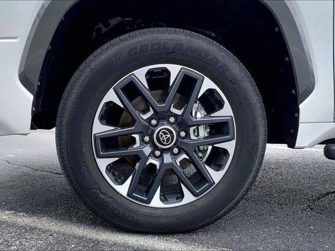 Used 2024 Toyota Tundra Limited AWD/4WD image 9