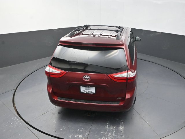 Used 2017 Toyota Sienna XLE w/ Outdoor Package FWD image 16