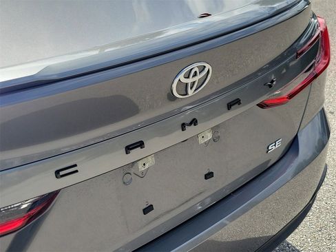 Used 2025 Toyota Camry SE image 6