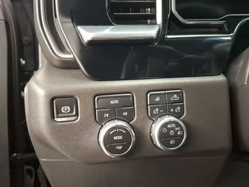 Used 2025 GMC Sierra 1500 SLT w/ SLT Premium Package AWD/4WD image 19