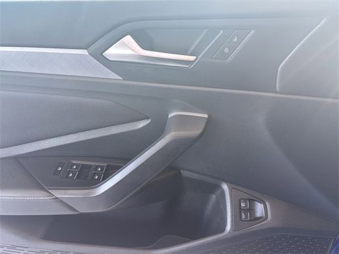 Used 2024 Volkswagen Jetta SE image 21