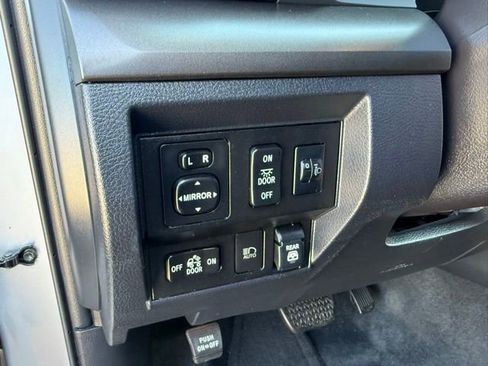 Used 2019 Toyota Tundra SR5 AWD/4WD image 12