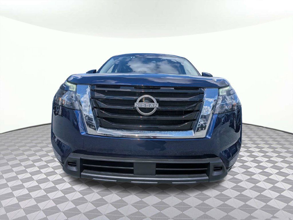 Used 2025 Nissan Pathfinder SV AWD/4WD image 8