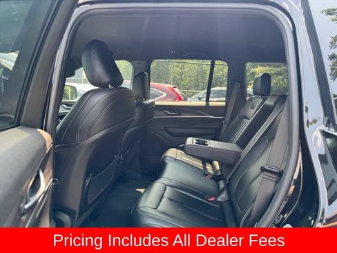 Used 2025 Jeep Grand Cherokee Limited w/ Black Appearance Package AWD/4WD image 9