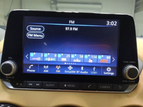 Used 2025 Nissan Sentra SV w/ SV Premium Package FWD image 25