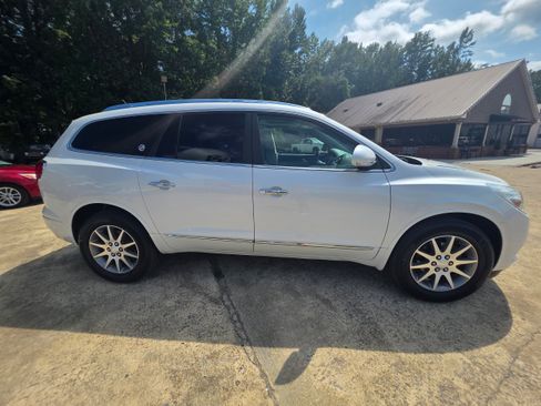 Used 2017 Buick Enclave Leather FWD image 4