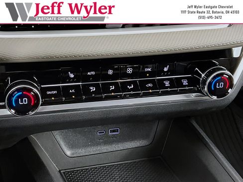 New 2026 Chevrolet Equinox LT w/ Convenience Package II FWD image 11