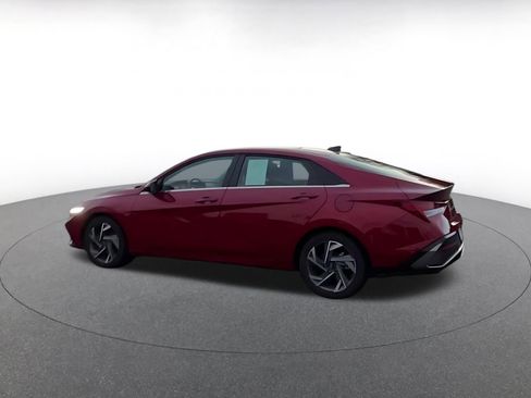Used 2025 Hyundai Elantra SEL image 8