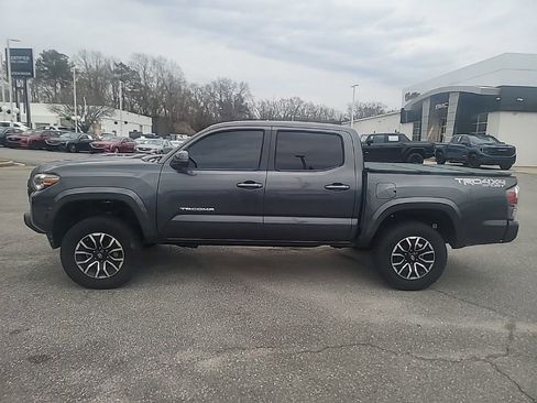 Used 2020 Toyota Tacoma TRD Sport w/ Technology Package image 4