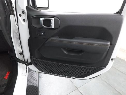 Used 2023 Jeep Wrangler Unlimited Sahara AWD/4WD image 33