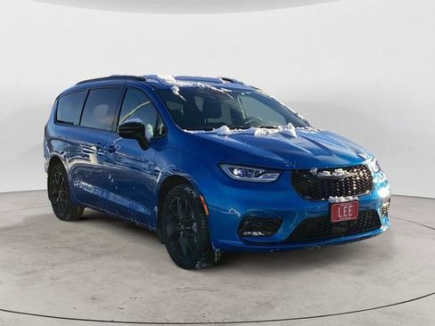 New 2026 Chrysler Pacifica Select image 8