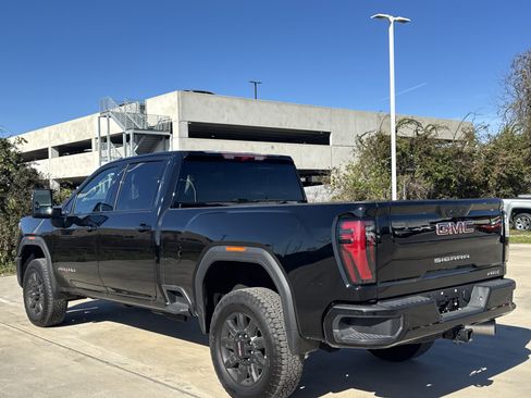 Used 2025 GMC Sierra 2500 AT4 image 8