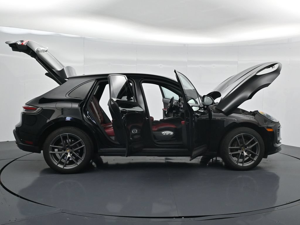 Certified 2023 Porsche Macan AWD/4WD image 20