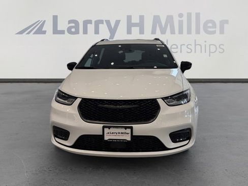 New 2026 Chrysler Pacifica Select AWD/4WD image 8