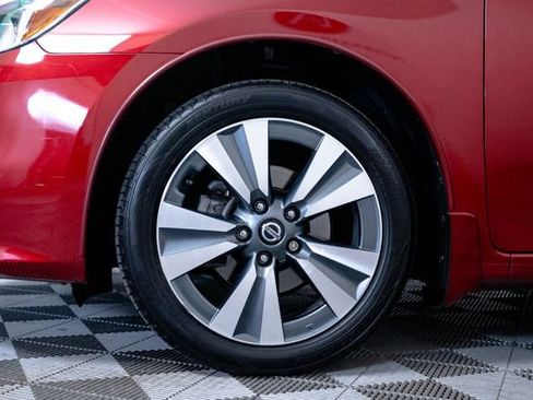 Used 2019 Nissan Sentra SV w/ Special Edition Package FWD image 9