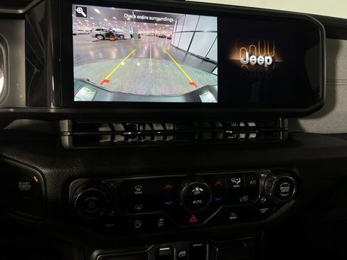 Used 2024 Jeep Gladiator Sport image 21