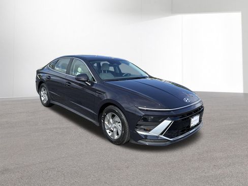 New 2026 Hyundai Sonata SE FWD image 2