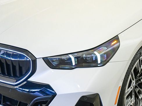 Used 2026 BMW 530i w/ M Sport Package RWD image 9