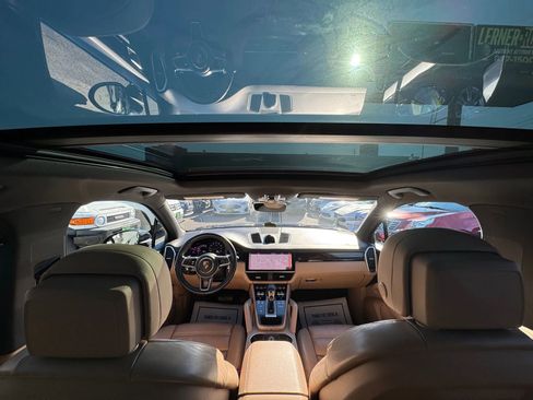 Used 2021 Porsche Cayenne image 19
