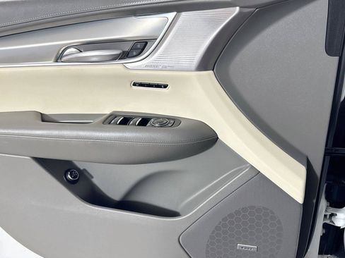 Used 2021 Cadillac XT5 Premium Luxury FWD image 16