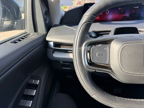 Used 2025 Lincoln Navigator Reserve AWD/4WD image 7