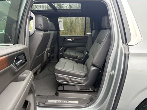 New 2026 GMC Yukon XL Denali w/ Sun & Power Step Package AWD/4WD image 21