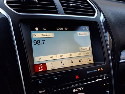 Used 2018 Ford Explorer Sport w/ Equipment Group 401A AWD/4WD image 7