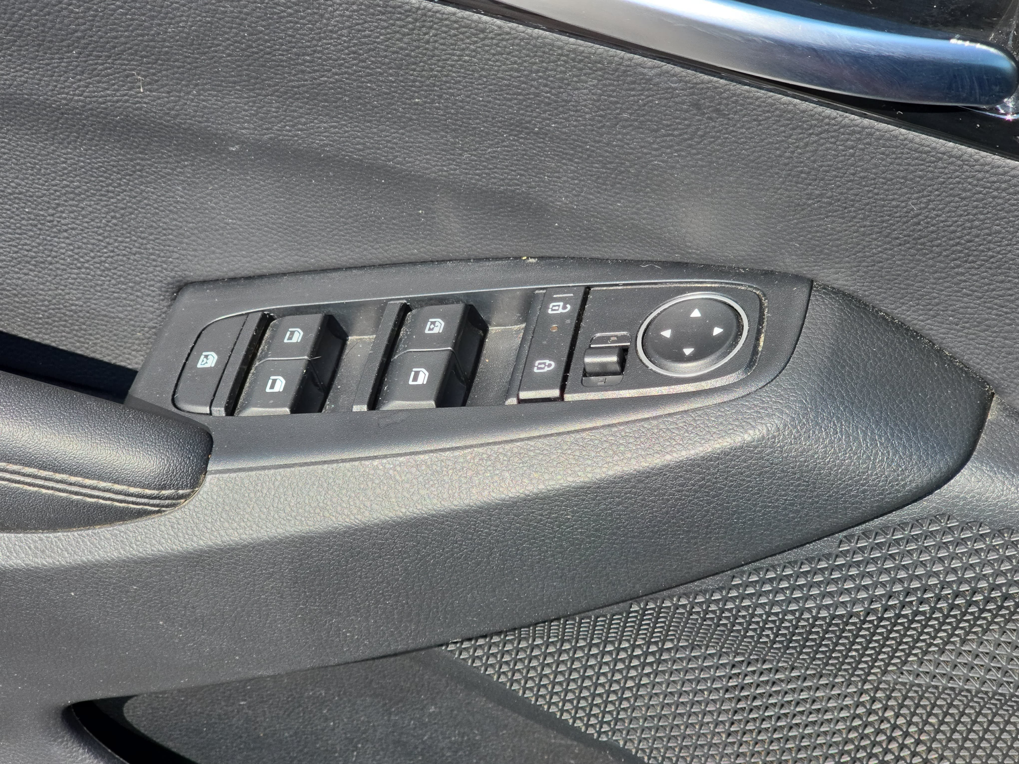 Used 2025 Kia Seltos EX w/ EX Sunroof Package AWD/4WD image 28