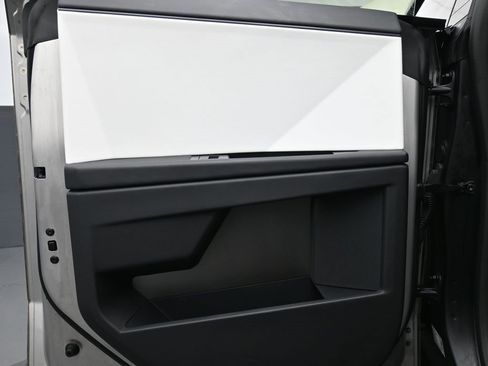 Used 2024 Tesla Cybertruck AWD Crew Cab image 18